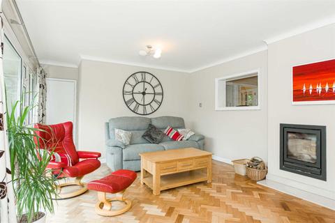 29 Downs Road, Epsom, KT18 5JF