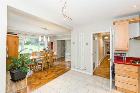 29 Downs Road, Epsom, KT18 5JF