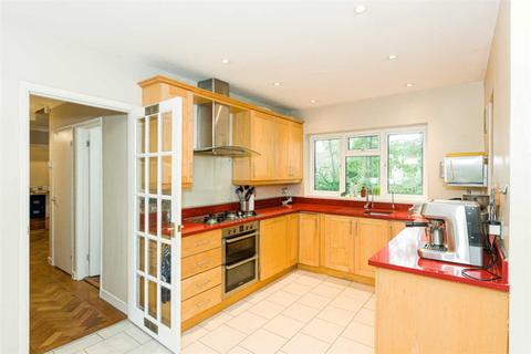 29 Downs Road, Epsom, KT18 5JF