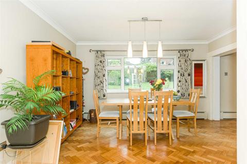 29 Downs Road, Epsom, KT18 5JF