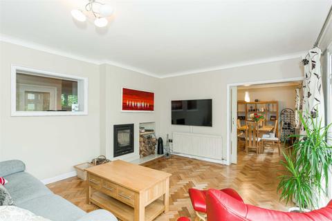 29 Downs Road, Epsom, KT18 5JF