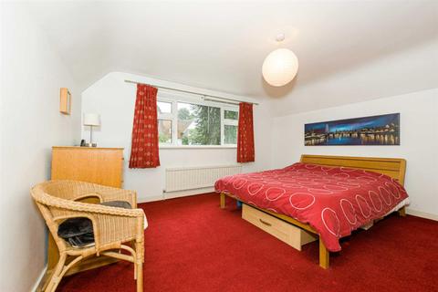 29 Downs Road, Epsom, KT18 5JF