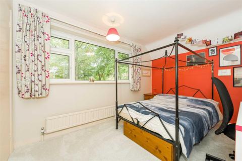 29 Downs Road, Epsom, KT18 5JF