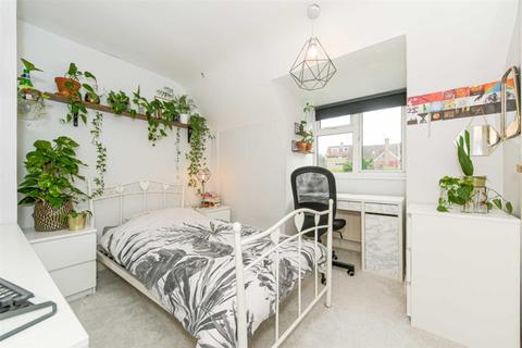 29 Downs Road, Epsom, KT18 5JF