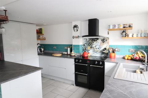 10 Elerkey Close, Veryan, Truro, TR2 5QS