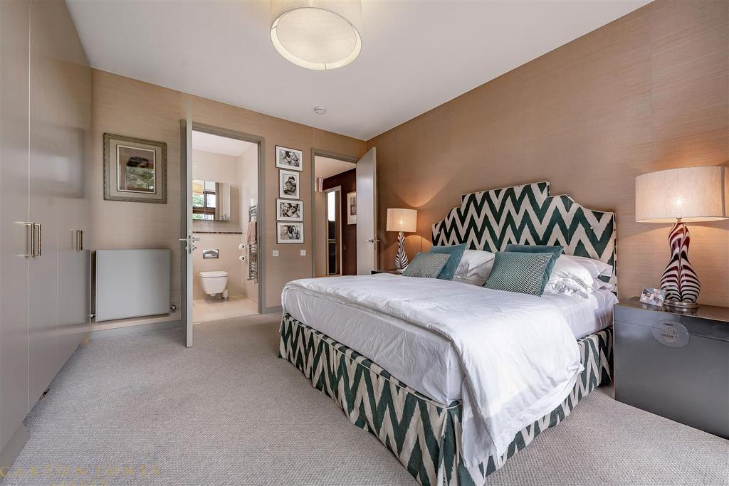 Bedroom (3).jpg