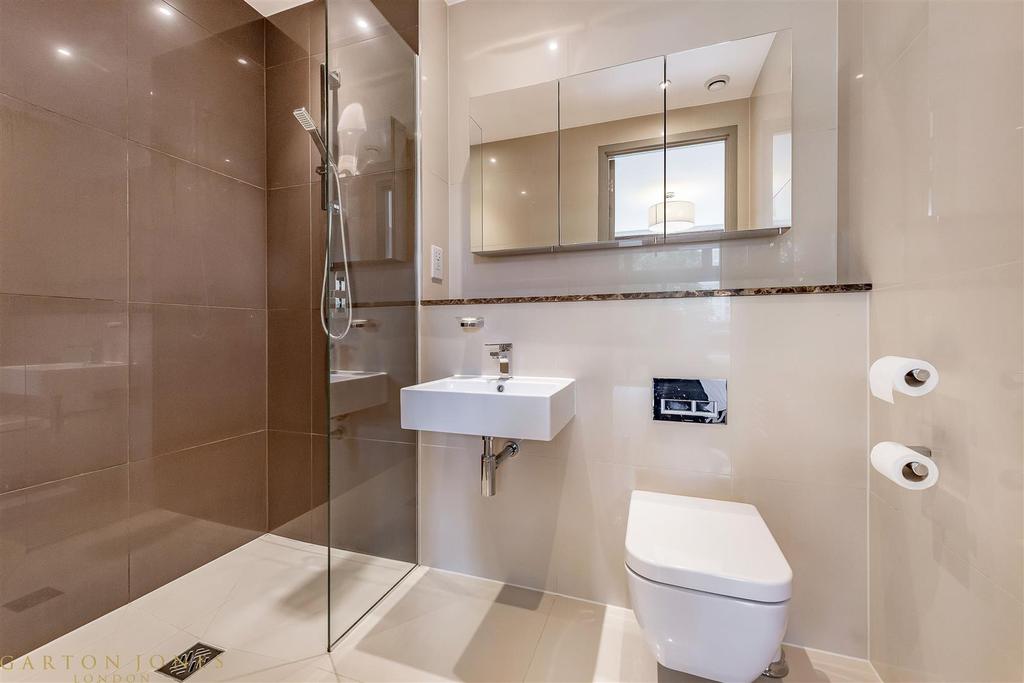 Bathroom (2).jpg