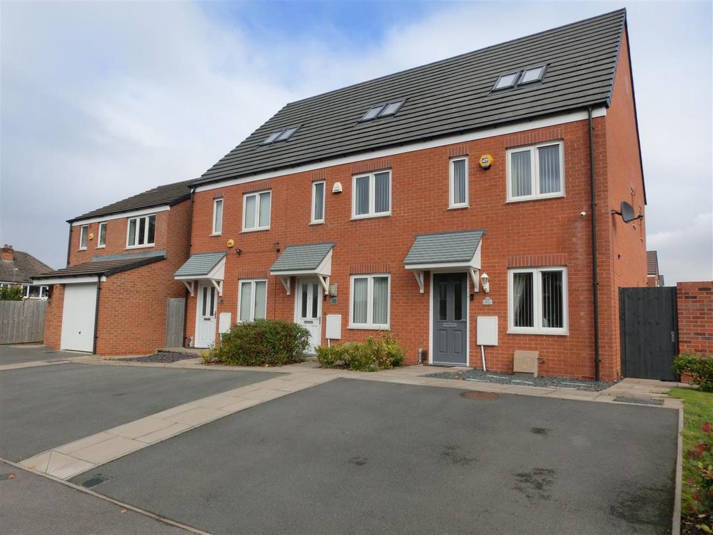 Silvermere Park Way, Sheldon, Birmingham 3 bed townhouse £200,000