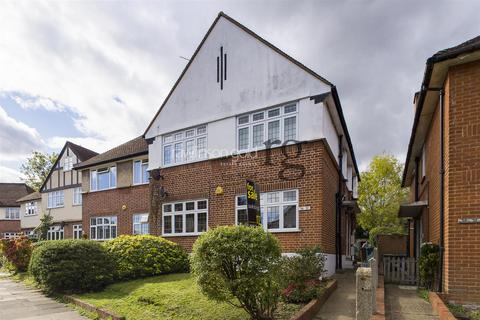 37 Lloyd Court, Pinner, HA5 1EF