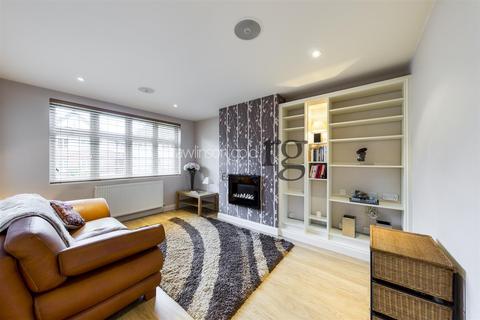 37 Lloyd Court, Pinner, HA5 1EF