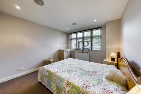 37 Lloyd Court, Pinner, HA5 1EF