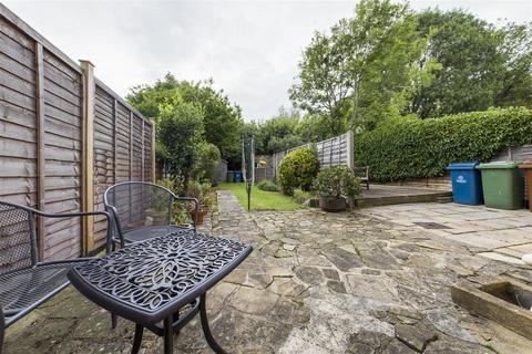 37 Lloyd Court, Pinner, HA5 1EF