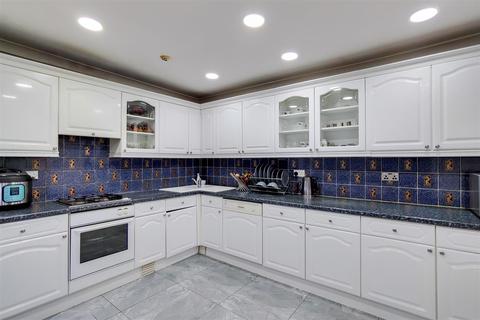 18 Salcombe Road, London, E17 8JH
