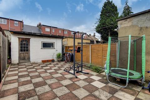 18 Salcombe Road, London, E17 8JH