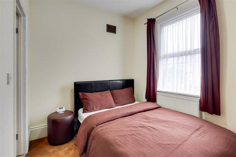 18 Salcombe Road, London, E17 8JH