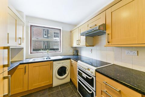 2 bedroom flat to rent, St Mary Le Park, SW11