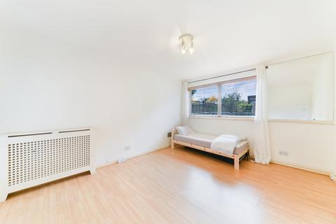 2 bedroom flat to rent, St Mary Le Park, SW11