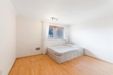 2 bedroom flat to rent, St Mary Le Park, SW11