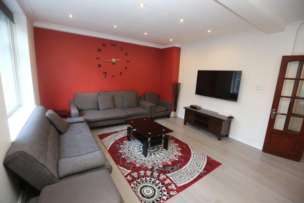 Bright and Spacious one bedroom flat to let