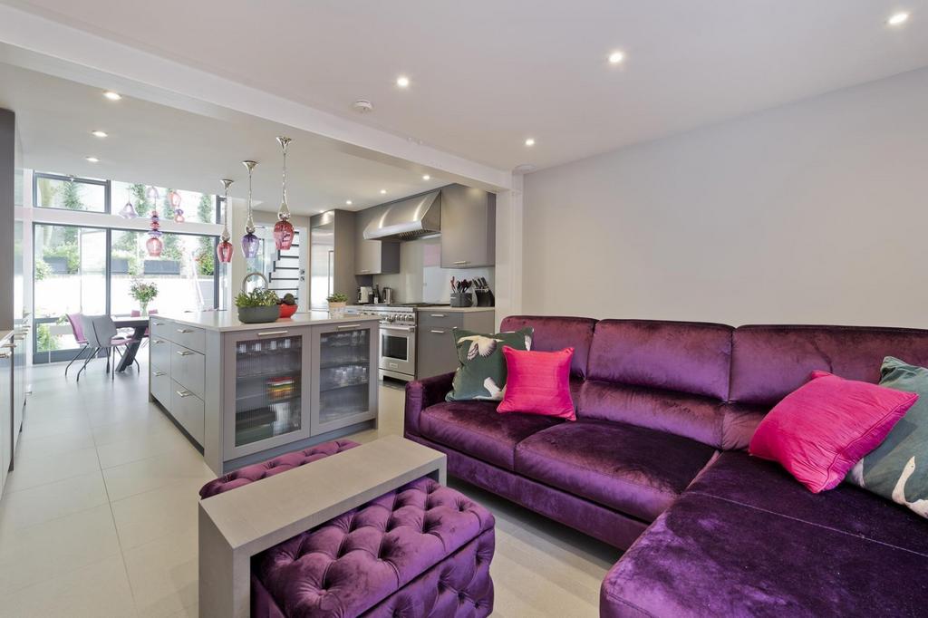 Kitchen alt view