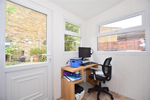 19 Foxglove Close, Edenbridge, TN8 6DJ