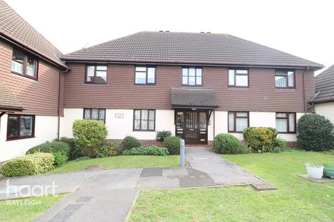 2 bedroom flat for sale - Hilltop Close, Rayleigh