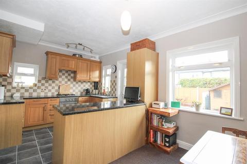 60 Ings Lane, Guiseley, Leeds, LS20 8DA