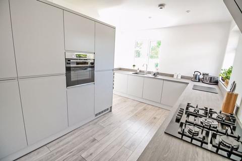 1 Vine Close, Sarisbury Green, Southampton, SO31 7DB
