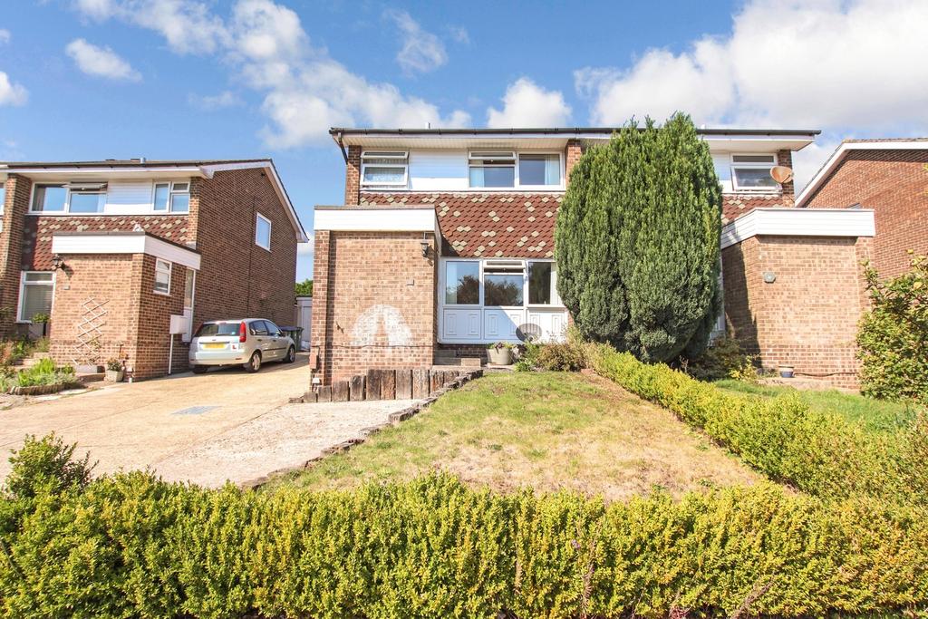 Jumar Close, Warsash 3 bed semidetached house £325,000