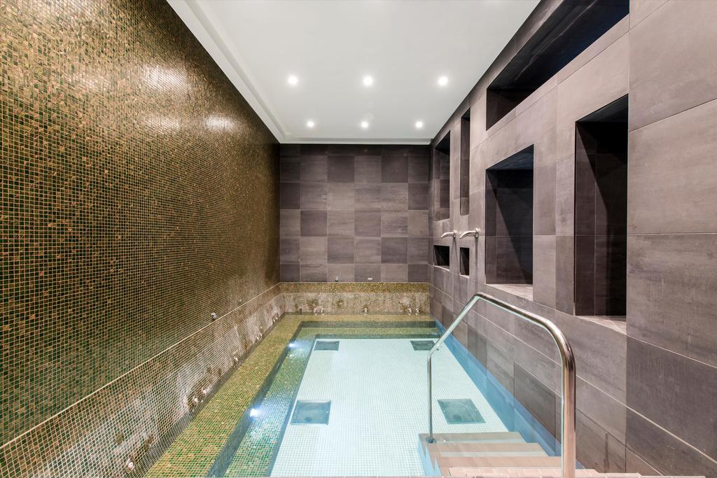 Jacuzzi