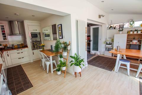 2 Westbrook Close, Park Gate, Southampton, SO31 7AU