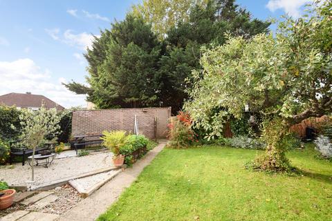 4 Thames Mead, Windsor, SL4 5NE