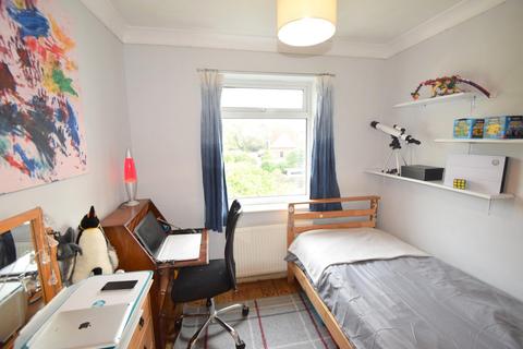 4 Thames Mead, Windsor, SL4 5NE