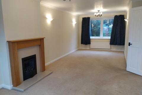 3 bedroom detached house to rent, Central Avenue, Chilwell, NG9 4DU