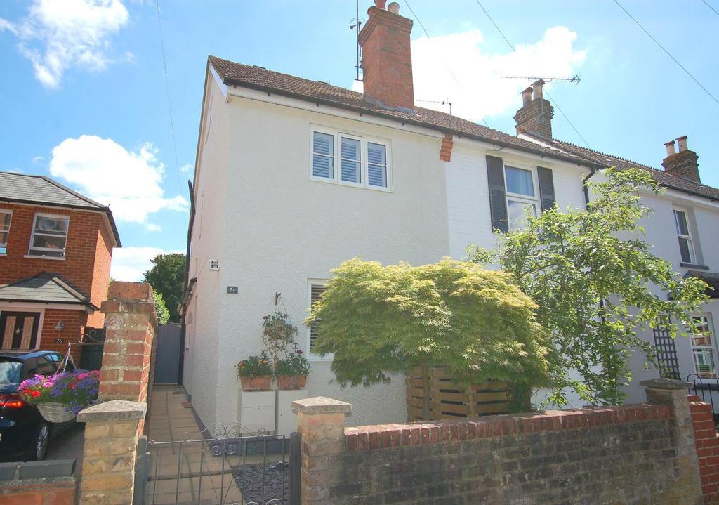 Station Road, West Byfleet, KT14 3 bed semidetached house £515,000