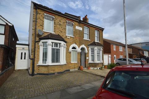 80 Essex Road, Romford, RM7 8AX