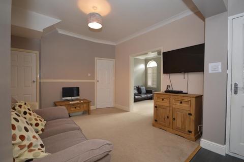 80 Essex Road, Romford, RM7 8AX