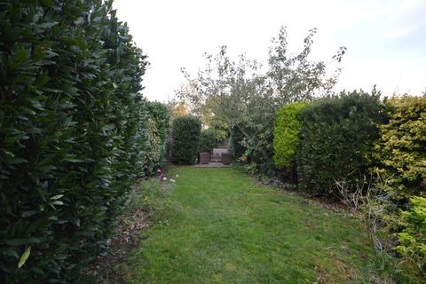 80 Essex Road, Romford, RM7 8AX