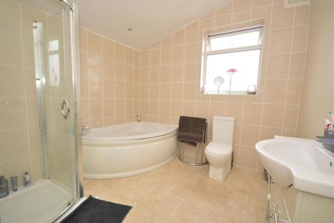 80 Essex Road, Romford, RM7 8AX