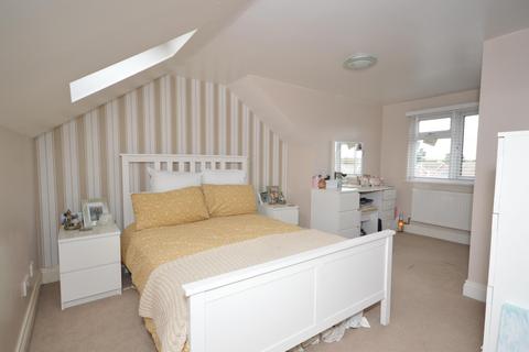 80 Essex Road, Romford, RM7 8AX