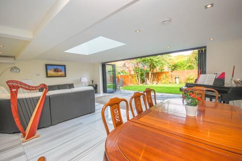45 Poplar Drive, Hutton, Brentwood, CM13 1YU