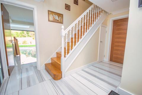 45 Poplar Drive, Hutton, Brentwood, CM13 1YU