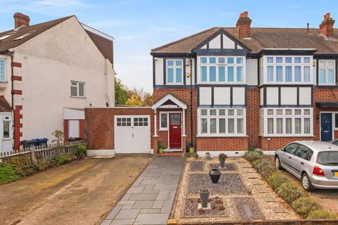 33 Chalgrove Avenue, Morden, SM4 5RB
