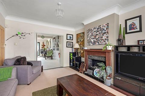 33 Chalgrove Avenue, Morden, SM4 5RB