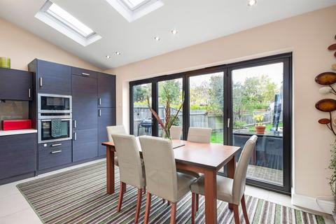 33 Chalgrove Avenue, Morden, SM4 5RB
