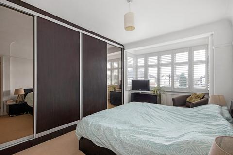 33 Chalgrove Avenue, Morden, SM4 5RB