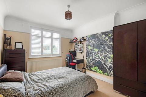 33 Chalgrove Avenue, Morden, SM4 5RB
