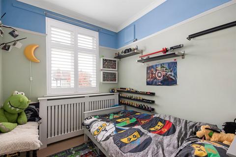 33 Chalgrove Avenue, Morden, SM4 5RB