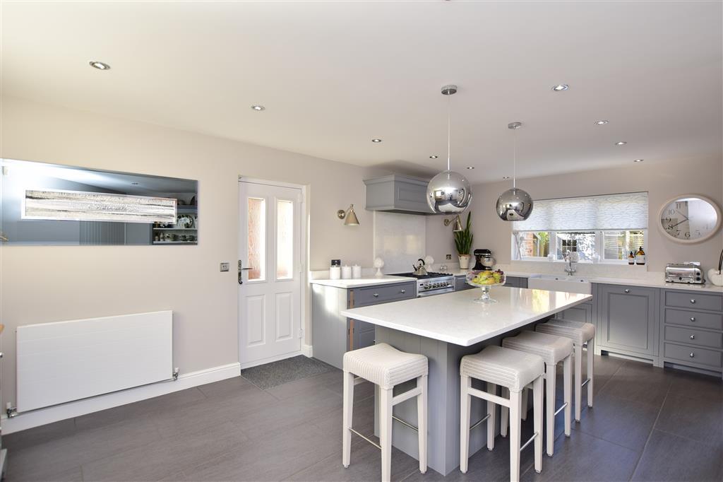 Kitchen/ Breakfast Room
