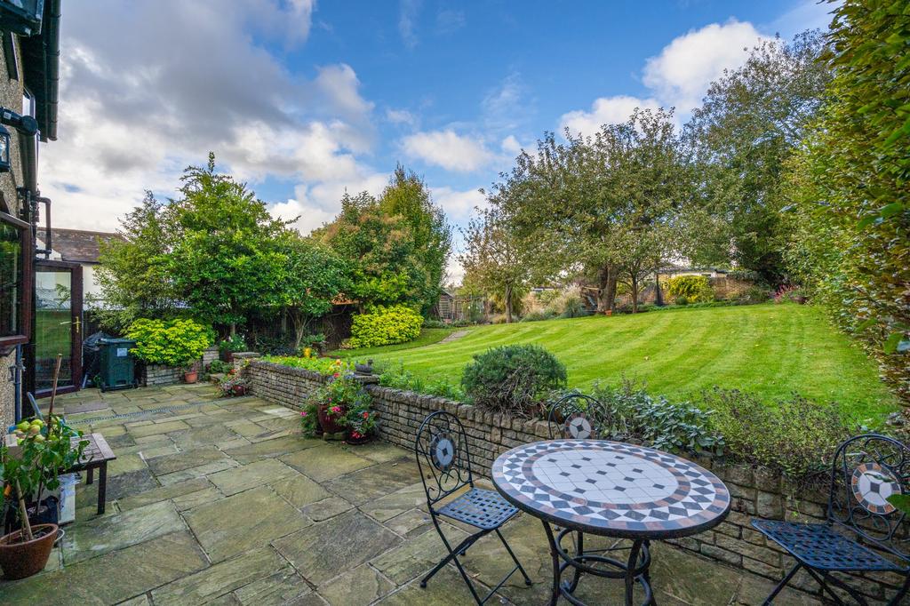 Joiners Lane, Chalfont St Peter, Buckinghamshire 3 bed detached house